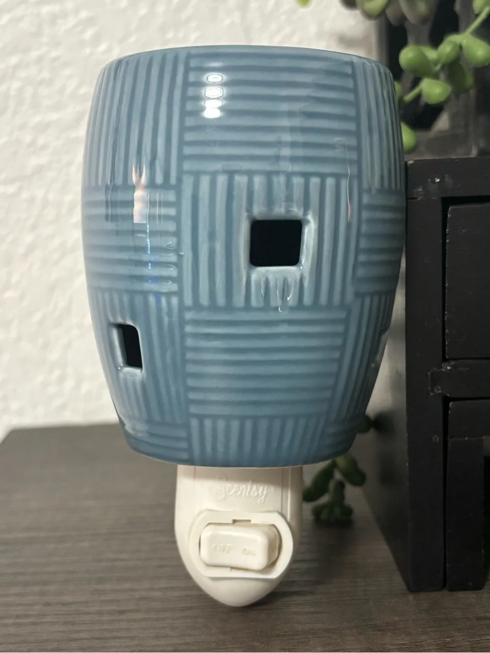 Scentsy Ceramic Plug-In Wax Warmer - Red or Blue